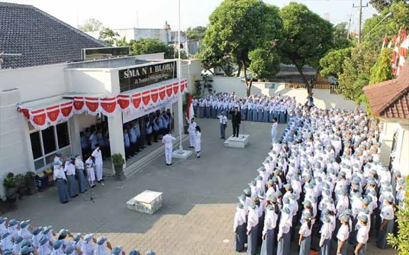 Soal Bahasa Indonesia Kurikulum Merdeka Kelas 10 SMA SMK Halaman 162 dan 163 Perbedaan Puisi dan Kunci Jawaban