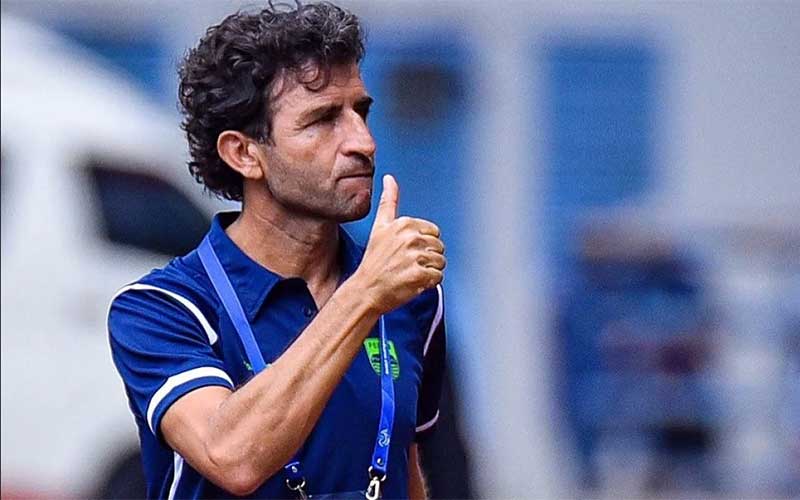 Pelatih Persib Pengganti Luis Milla yang Mundur Mendadak