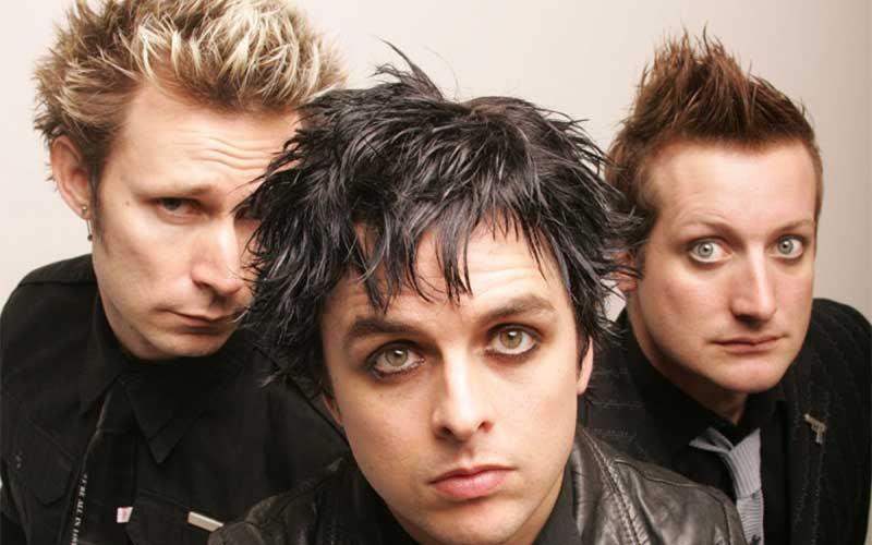 Lirik Lagu Wake Me Up When September Ends dari Green Day