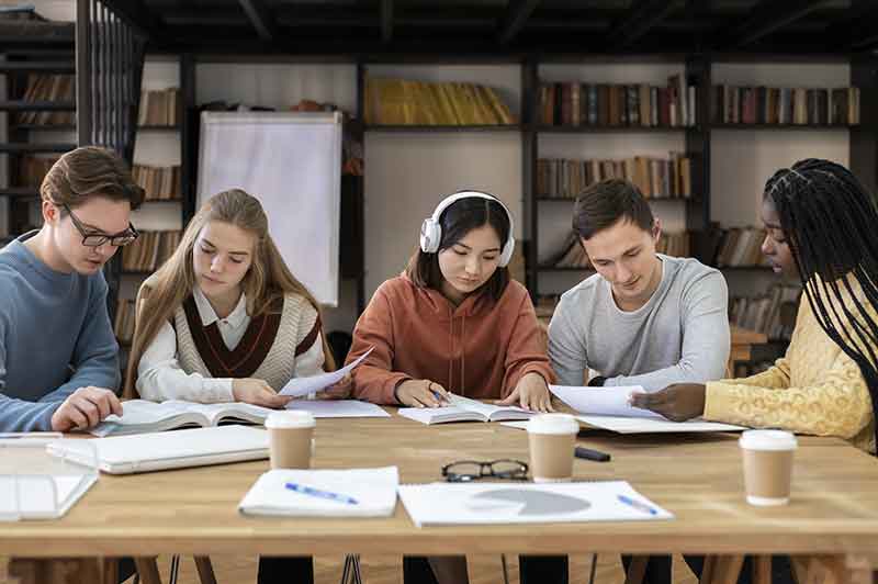 Kenali Perbedaan Pendidikan Vokasi dan Akademik, Calon Mahasiswa Wajib Tahu