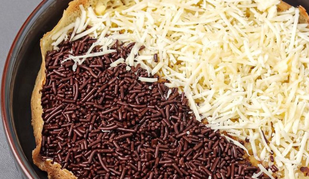 Langkah-Langkah-Membuat-Martabak-Manis-Teflon