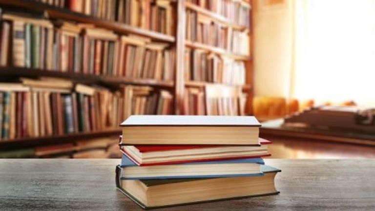 Buku Politik Wajib Dibaca di 2025: Rekomendasi Terbaik